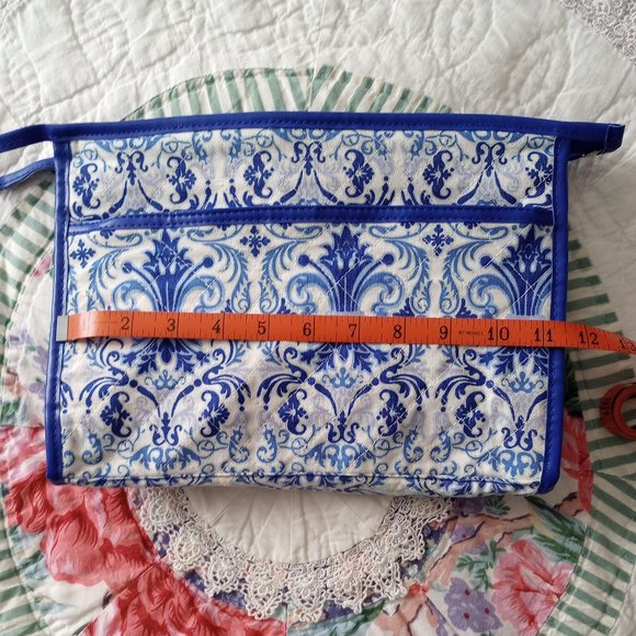 Large Cosmetic or Travel (Blue & White Bag) - Never Used - Picture 7 of 8